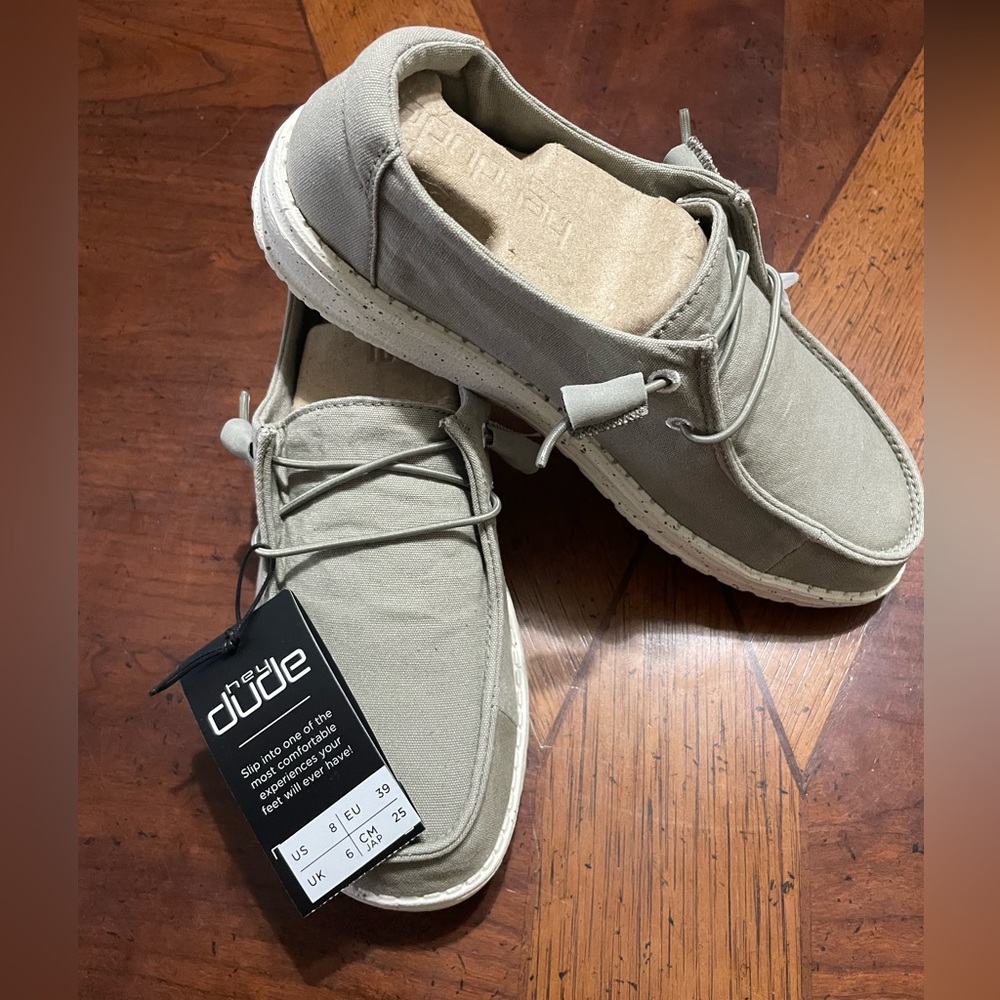 NWT Hey Dude Women’s sz 8